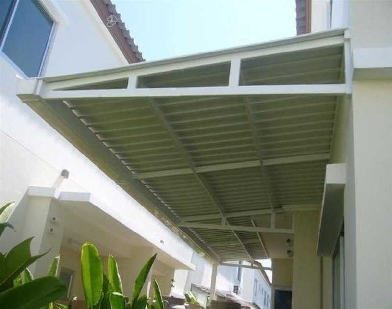 أفضل مظلات ساندوتش بانل في القطيف