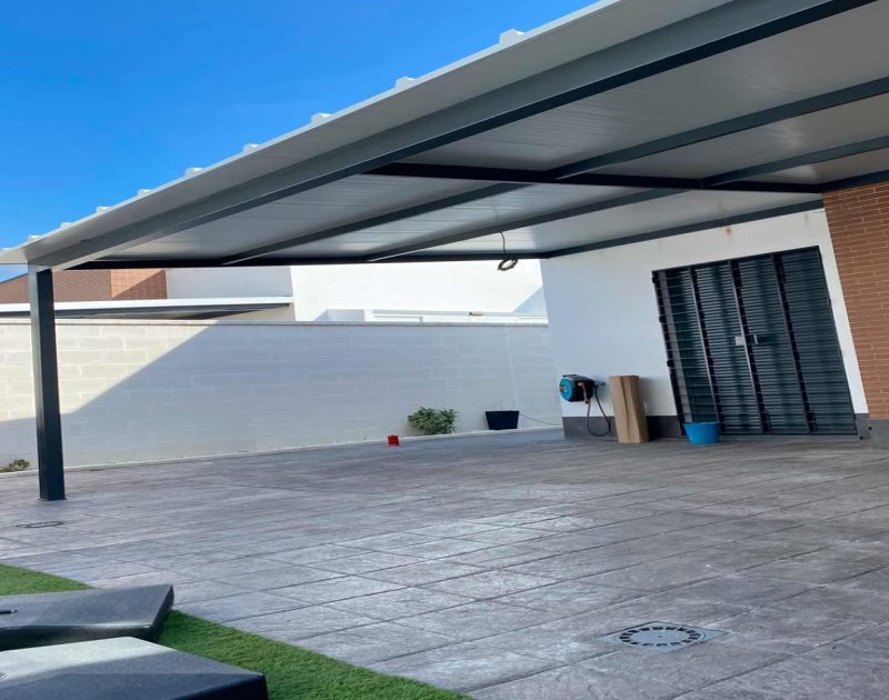 مظلات ساندوتش بانل في القطيف بأسعار تنافسية